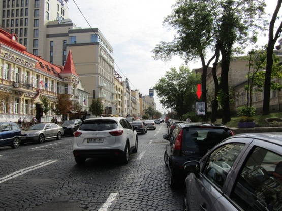 Фото рекламної площини за адресою Хмельницкого Б. ул. 37 (Космо, Ощадбанк, м.Театральная) в направлении ул. Владимираская, ул.Крещатик