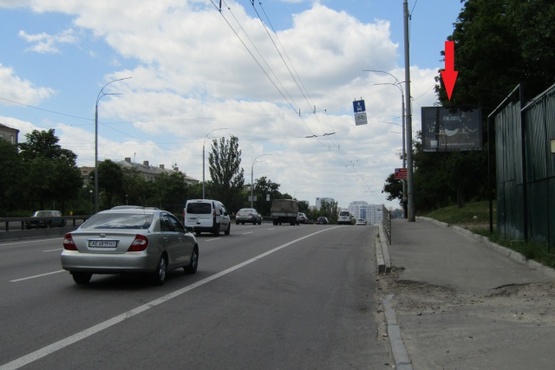 Фото рекламної площини за адресою Дружбы Народов бул., 13, (Медичний Центр "Столиця", УкрСибБанк, Новая почта №45), в направ. Московской пл.