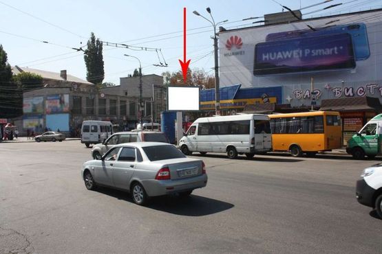 Фото рекламной плоскости по адресу t005A6,пл. Старомостова (Островського), навпроти Макдональдз