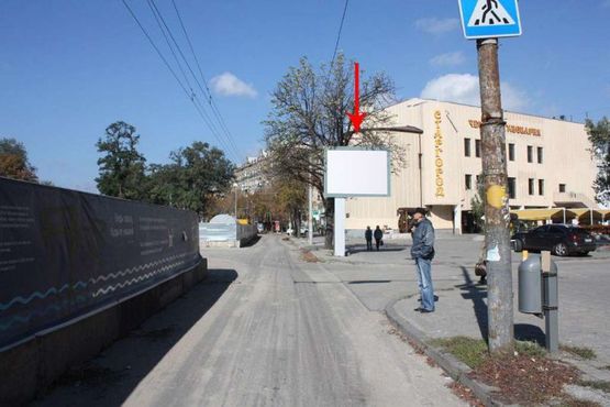 Фото рекламной плоскости по адресу t003A3,просп. Дмитра Яворницького - вул. Столярова, рух у бік ж/д вокзалу