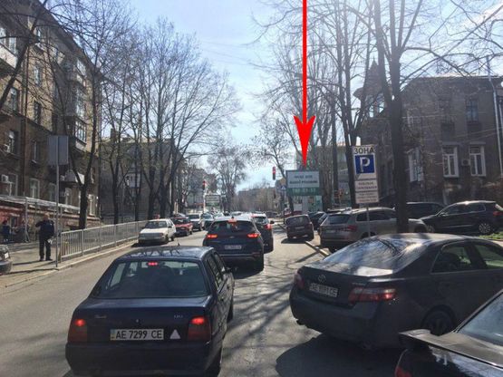 Фото рекламной плоскости по адресу t061A6,вул. Шевченка, 33 - вул. Гоголя, рух вгору на світлофорі