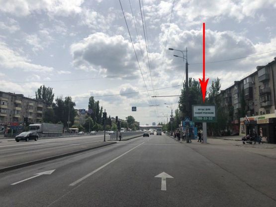 Фото рекламної площини за адресою t120A6,просп. Слобожанський в районі буд. №13, біля маг. "EVA", на зупинці, на світлофорі