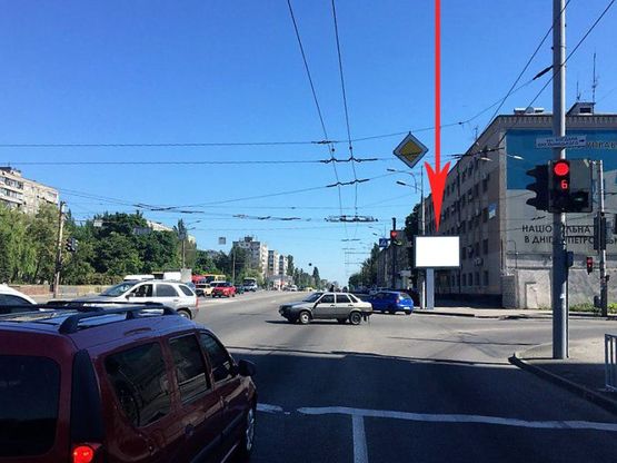 Фото рекламной плоскости по адресу t124A6,просп. Слобожанський, 40 - вул. Б. Хмельницького, на світлофорі