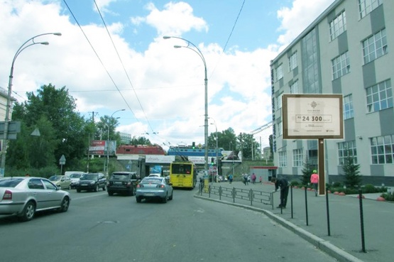 Фото рекламної площини за адресою вул. Протасів яр, 2 навпроти