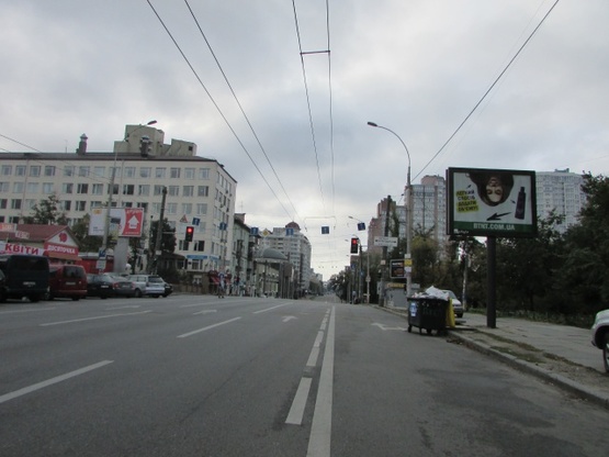 Фото рекламной плоскости по адресу Антоновича (Горького), 124/128,  зупинка "Володимирський ринок" (світлофор)