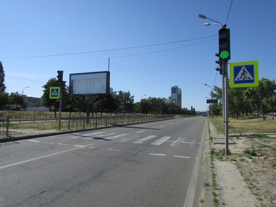 Фото рекламної площини за адресою Богатирська, 11/ Озерна вул. (на розподілювачі) рух до Киева Фото рекламної площини за адресою Богатирська, 11/ Озерна вул. (на розподілювачі) рух до Киева