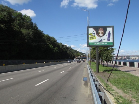 Фото рекламной плоскости по адресу Набережне шосе (3),(за 500 метрів по ходу до Паркового мосту від мосту Метро)