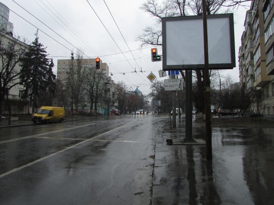 Фото рекламної площини за адресою Юрія Іллєнка (Мельникова), 18 / Герцена (світлофор)