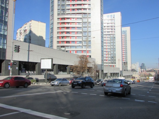 Фото рекламної площини за адресою Липківскього Василя (Урицького), 16-А на світлофорі