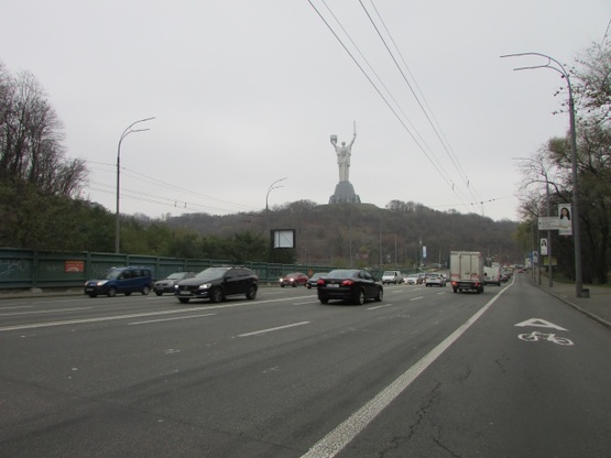 Фото рекламної площини за адресою Дружби народів бульвар, за 150 метрів до площі ГВВВ (ліворуч)