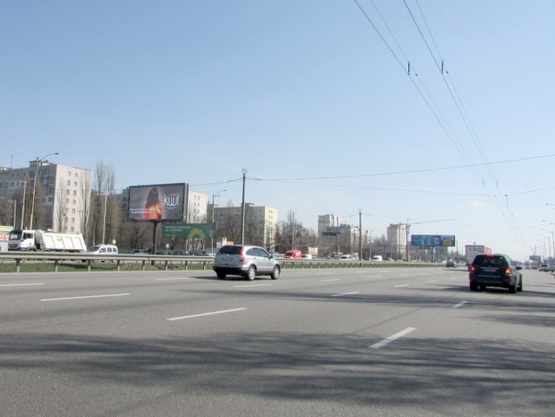Фото рекламної площини за адресою Кільцева дорога / вулиця Тулузи (розподілювач), навпроти "Борщагівський ринок", рух в напрямку до Жулянського шляхопроводу