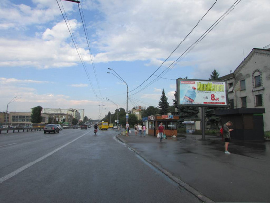 Фото рекламної площини за адресою Перемоги проспект, 83/2, вихід ст.М"Святошин" , рух до центру міста