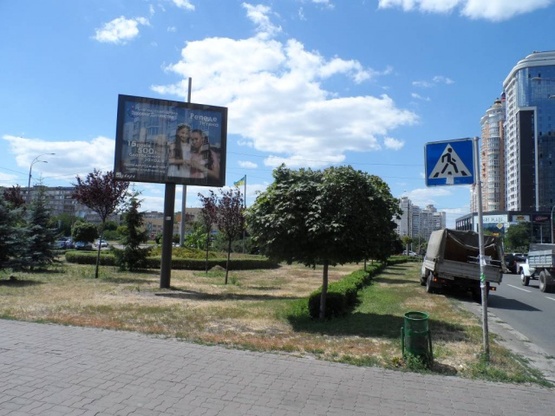 Фото рекламної площини за адресою Маршала Тимошенка / Оболонський проспект, 26 А (розподілювач), М"Мінська" навпроти МакДональдз
