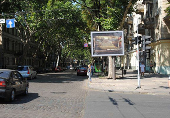 Фото рекламной плоскости по адресу Пушкинская ул. - Жуковского ул. А4