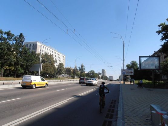 Фото рекламной плоскости по адресу Дружбы Народов 18/7 к Патона