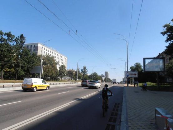 Фото рекламной плоскости по адресу Дружбы Народов 18/7 к Патона