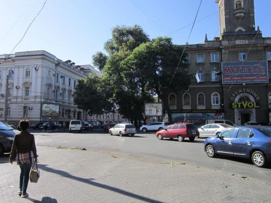 Фото рекламной плоскости по адресу ул. Ришельевская, 73 - пер. Привокзальный  (оружейный дом) Фото рекламной плоскости по адресу ул. Ришельевская, 73 - пер. Привокзальный  (оружейный дом)