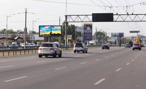 Фото рекламной плоскости по адресу Кільцева/ринок "Зодчих",готель-ресторан "ТИСА" (розподілювач) к пр-ту Перемоги (А5) СКРОЛЛЕР