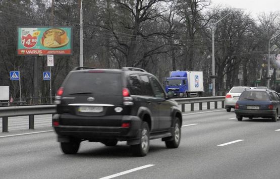 Фото рекламной плоскости по адресу пр-т Перемоги 134/автосалон "Інфініті" на пл Перемоги  (В3) СКРОЛЛЕР