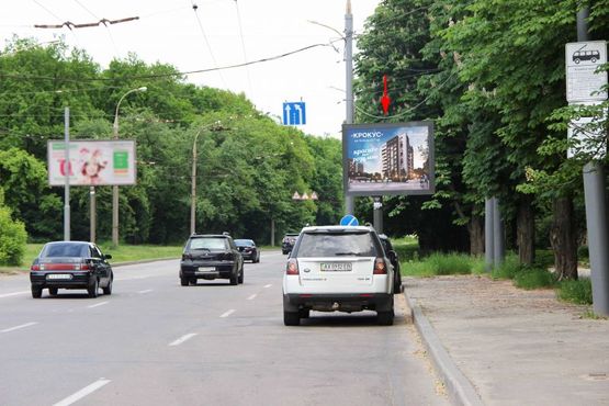 Фото рекламной плоскости по адресу Деревянко ул., 4, VIP, в центр Фото рекламной плоскости по адресу Деревянко ул., 4, VIP, в центр