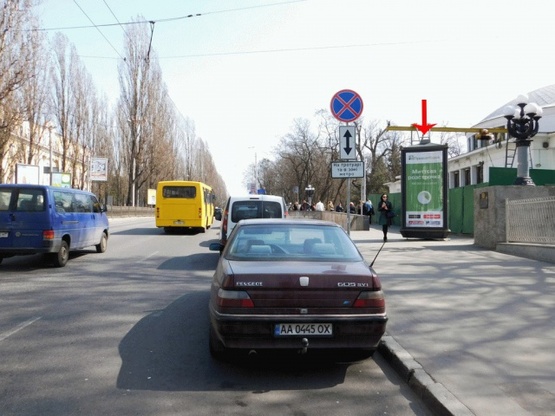 Фото рекламної площини за адресою Шевченка Тараса бульв., возле ст.м.Университет, со стороны бульв.Т.Шевченка, в центр