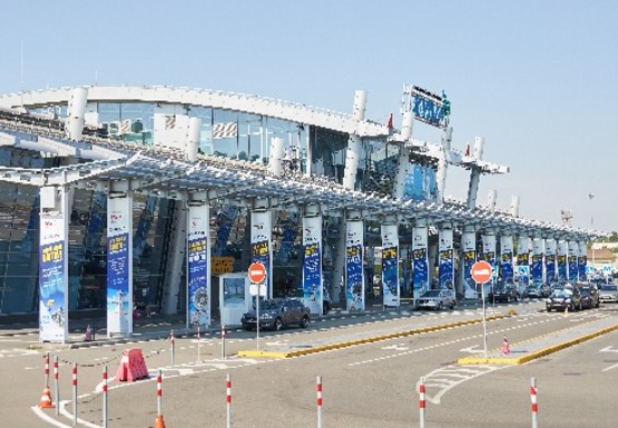 Фото рекламної площини за адресою Фасад терминала, улица (Терминал А)