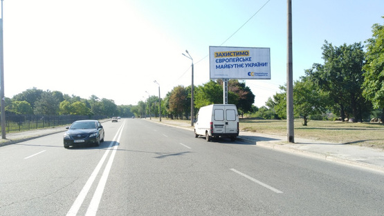 Фото рекламной плоскости по адресу Мирного Панаса просп., 1 (в направлении пр. Свободы) - Молодежный городской парк, Ледовая арена, Летний театр Фото рекламной плоскости по адресу Мирного Панаса просп., 1 (в направлении пр. Свободы) - Молодежный городской парк, Ледовая арена, Летний театр