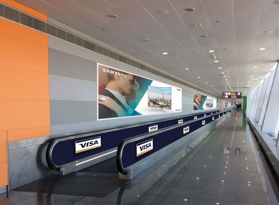 Фото рекламной плоскости по адресу Терминал D. Зона прилета международные рейсы. Брендирование травалатоов (с 3-х сторон) (пакет из 8 шт.) Фото рекламной плоскости по адресу Терминал D. Зона прилета международные рейсы. Брендирование травалатоов (с 3-х сторон) (пакет из 8 шт.)