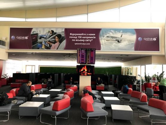 Фото рекламной плоскости по адресу Терминал D. Зона вылета, международные рейсы. Баннерная растяжка в бизнес зале (красный бизнес-зал, Mastercard) Фото рекламной плоскости по адресу Терминал D. Зона вылета, международные рейсы. Баннерная растяжка в бизнес зале (красный бизнес-зал, Mastercard)