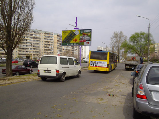 Фото рекламной плоскости по адресу ул. Ревуцкого,27 направление на пр. Бажана