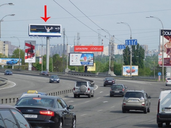 Фото рекламної площини за адресою Надднепрянское шоссе, трансп.развязка с б-м Дружбы Народов, в сторону моста Патона, из центра