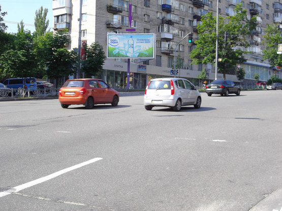 Фото рекламной плоскости по адресу ул. Урицкого, 25 / ул. Стадионная(на светофоре)