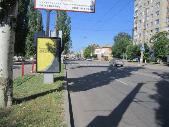 Фото рекламної площини за адресою ул. Маланюка