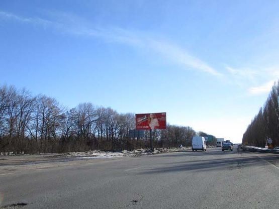 Фото рекламной плоскости по адресу Московский пр. - пов. на Б.Рогань (Ростовская трасса - поворот на Б.Рогань) разделитель выезд из Харькова
