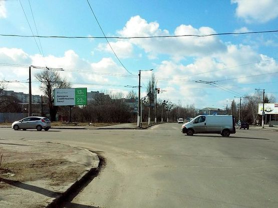 Фото рекламної площини за адресою Независимости пр., 124 (150 м Приват Банк, супермаркет Метро)