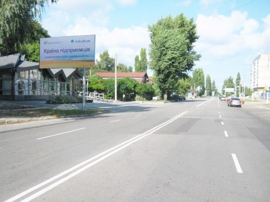 Фото рекламной плоскости по адресу Гагарина ул., 33 (АЗС "Укрнафта",ресторан"Рушничок",ЖК "Сімейний",300 м. супермаркету "Велика Кишеня")