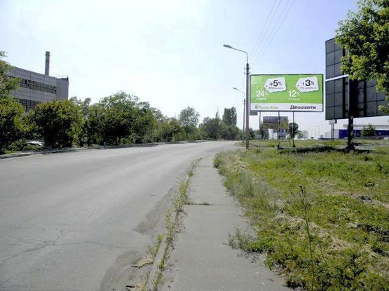 Фото рекламной плоскости по адресу Быкова ул., 31, (ТЦ "МЕТРО"), въезд на стоянку ТЦ "МЕТРО"