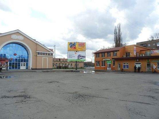 Фото рекламной плоскости по адресу Вокзальная ул., ст. Кривой Рог -"Красная", привокзальная пл., справа, рынок (верх)