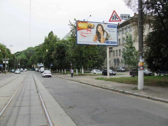 Фото рекламної площини за адресою Кирилловская ул. (Фрунзе ул.) - ул. Хвойки  В., (ОщадБанк, Библиотека им. О.Копиленка, стадион "Спартак", СШ№114), направ. Нижний Вал ул.