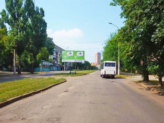 Фото рекламной плоскости по адресу Ватутина ул., 23, разделитель, ("ПриватБанк", шахтауправление), на ст. Роковатая