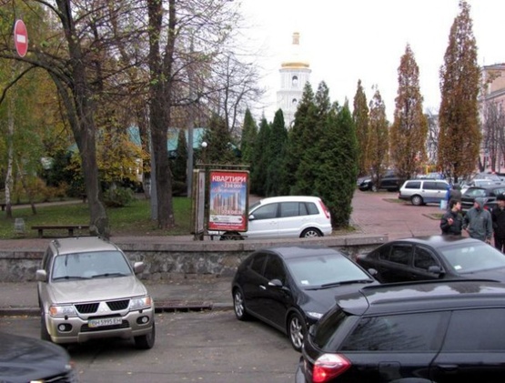 Фото рекламной плоскости по адресу Софиевскaя пл. (перекресток Влaдимирского проездa с ул. М.Житомирскaя) Фото рекламной плоскости по адресу Софиевскaя пл. (перекресток Влaдимирского проездa с ул. М.Житомирскaя)