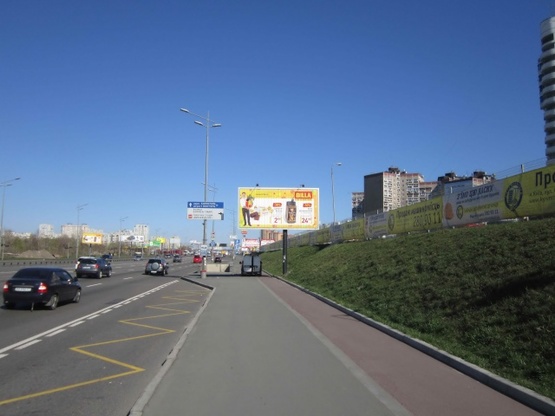 Фото рекламной плоскости по адресу пр.Бажана,16 (ст.м.Позняки, ТЦ Спортмастер)А призма грань-3