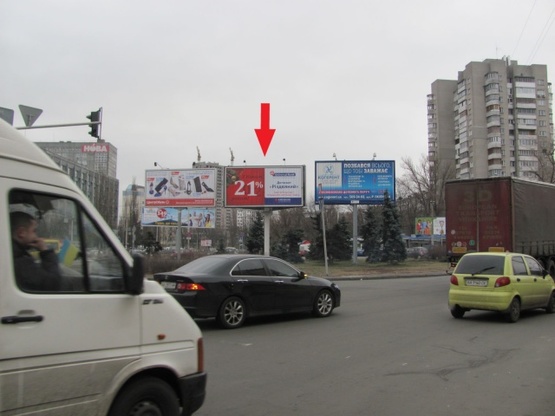 Фото рекламної площини за адресою Шептицького Митрополита Андрея ул. (Луначарського ул.) (ст. м.  Левобережная, сьезд с ул. Луначарского на Окипной Р. ул., рядом Макдональдс) призма Фото рекламної площини за адресою Шептицького Митрополита Андрея ул. (Луначарського ул.) (ст. м.  Левобережная, сьезд с ул. Луначарского на Окипной Р. ул., рядом Макдональдс) призма