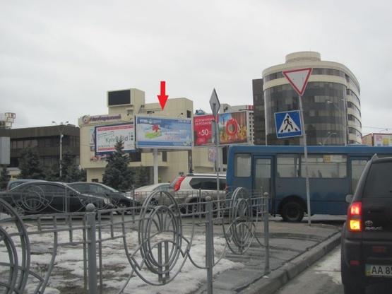 Фото рекламной плоскости по адресу Сверстюка Е. ул. (Расковой М. ул.)  (ст. м.  Левобережная, сьезд с Расковой М. ул. Митрополита Андрея Шептицького ул. (Луначарського ул.), рядом Макдональдс) призма