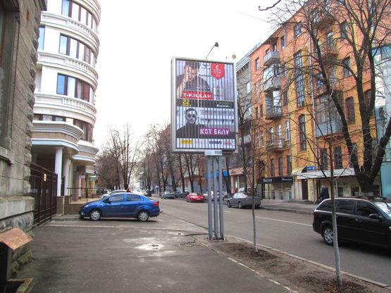 Фото рекламної площини за адресою Свободы  ул.,36-А (2x3)призма Фото рекламної площини за адресою Свободы  ул.,36-А (2x3)призма