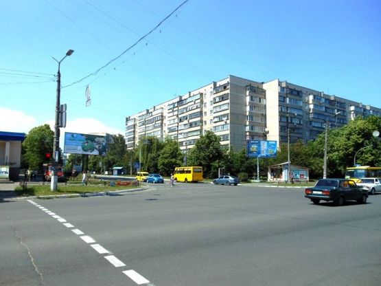 Фото рекламной плоскости по адресу м. Бровари, перехрестя з бульваром Незалежності та вул. Короленка