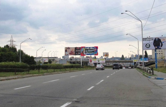 Фото рекламной плоскости по адресу Оболонский просп. - Богатырская ул. (заправка ТНК, на разделителе в сторону Московского просп.) 