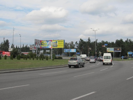 Фото рекламної площини за адресою Харьковская пл., Бориспольская трасса (выезд из Киева)