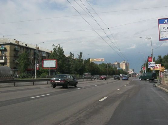 Фото рекламной плоскости по адресу Гагарина пр-кт, 13, напр. к ст. М "Черниговская"