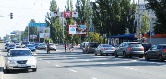 Фото рекламной плоскости по адресу Героев Сталинграда, 19, напр. к Московскому мосту (светофор)